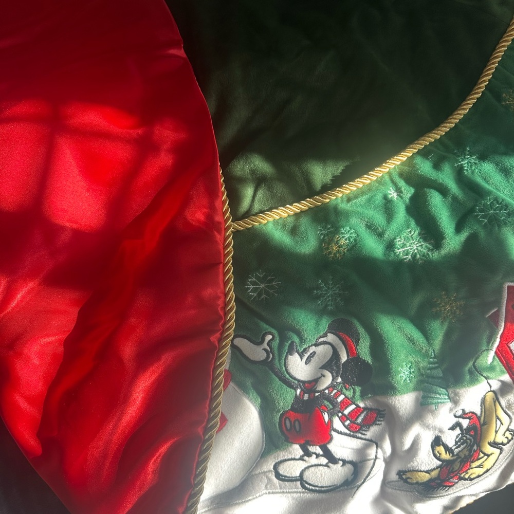 Disney Parks Christmas tree skirt - Picture 4 of 5